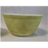 Image 2 : 2 Pyrex Mixing Bowls, Patterned and Solid Green
