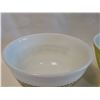 Image 5 : 2 Pyrex Mixing Bowls, Patterned and Solid Green