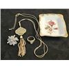 Image 1 : Elegant Jewellery Group with Necklace, Ring, Brooch, and Porcelain Dish