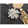 Image 2 : Elegant Jewellery Group with Necklace, Ring, Brooch, and Porcelain Dish