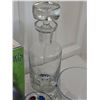 Image 5 : Bar Set with Glass Decanter, 1960s Glasses, Ice Bucket, and Bartender's Guide 1400 Recipes