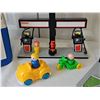 Image 4 : Chilldhood Collectible Vintage Esso Toy Gas Station Set 