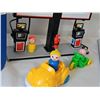 Image 8 : Chilldhood Collectible Vintage Esso Toy Gas Station Set 