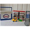Image 9 : Chilldhood Collectible Vintage Esso Toy Gas Station Set 