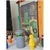 Image 4 : 1974 Fisher-Price Sesame Street Play Family Playset With 1978 Album