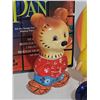 Image 5 : Lot: Peter Pan LP, M&M Plate, Plush & Yo-Yos