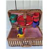 Image 1 : Wicker Picnic Basket With Plastic Tableware for Four