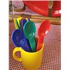 Image 3 : Wicker Picnic Basket With Plastic Tableware for Four