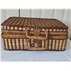 Image 7 : Wicker Picnic Basket With Plastic Tableware for Four