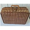 Image 8 : Wicker Picnic Basket With Plastic Tableware for Four