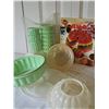 Image 7 : Tupperware Jello Mold Set with Cups and 'The Magic of Jello' Book