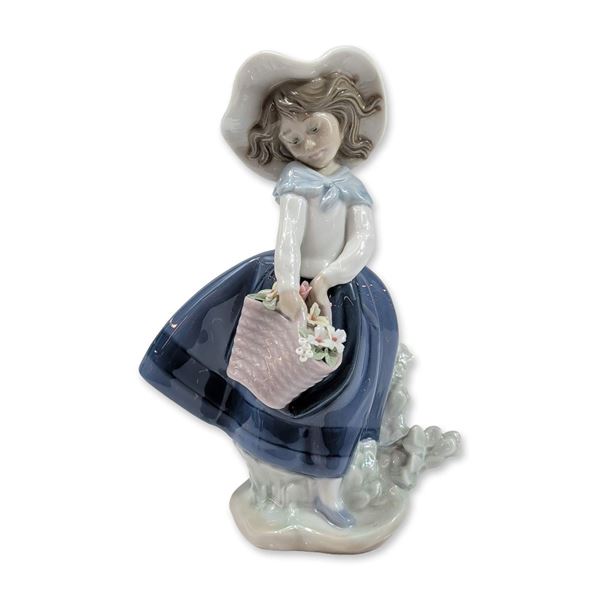 Lladro Porcelain Figurine Pretty Pickings