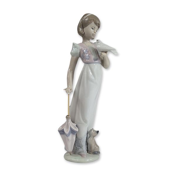 Lladro Spanish Porcelain Summer Stroll Figurine