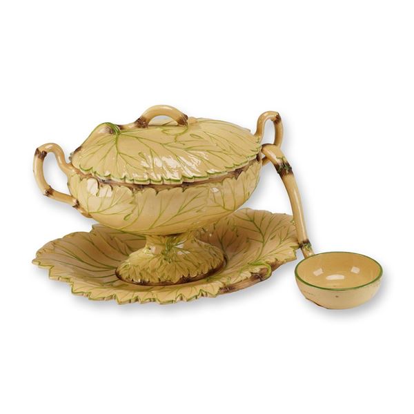 Wedgwood Majolica Leaf-Molded Soup Tureen Set