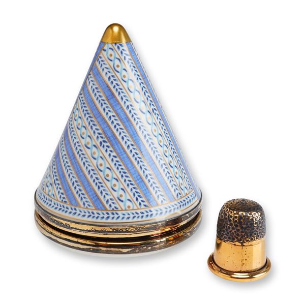 Wedgwood Hidden Treasures Bayeux Box Thimble