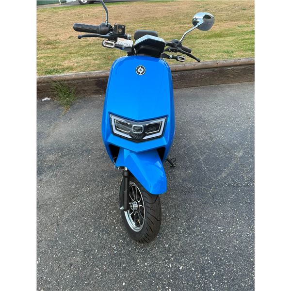 NEW 2025 GIO ELECTRIC SCOOTER (Blue)