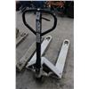 Image 1 : Crown Pallet Jack
