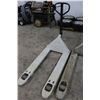 Image 2 : Crown Pallet Jack