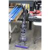 Image 1 : Dyson Vac