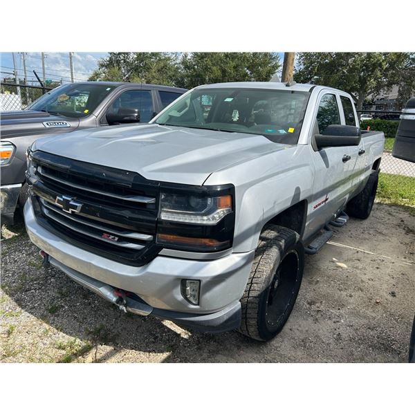 2017 Chevy Silverado 1500 Z71 Offroad 4-Dr  Xcab 4X4 Short Bed Pick Up