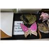 Image 3 : Piggy Bank, Tiger Masks, Artist Butterfly, Leaf, Candle Scones, Décor