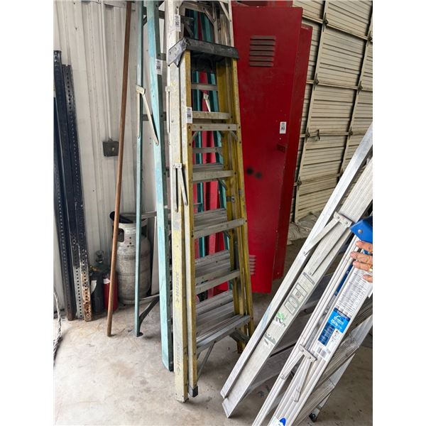 Husky  FG  6'  Stepladder
