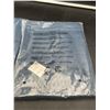 Image 4 : Two Amazon Basics Microfiber Towels