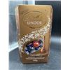 Image 2 : Lindt Lindor Assorted Chocolates 900g
