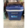 Image 2 : Igloo MaxCold Latitude 62 Qt Roller Cooler