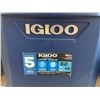 Image 3 : Igloo MaxCold Latitude 62 Qt Roller Cooler