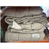 Image 2 : Gray Cotton Quilt Blanket Set