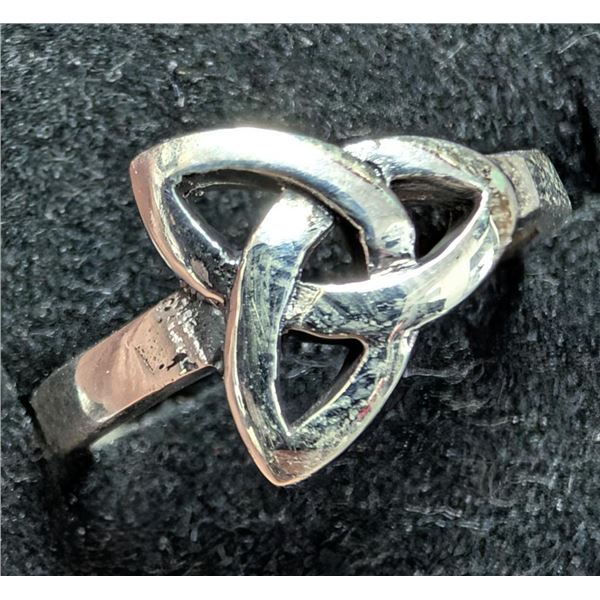 $70, silver(2.88g),  ring, retail value $70