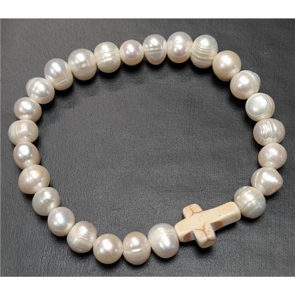 $100,  fresh water pearl bracelet flexible, retail value $100