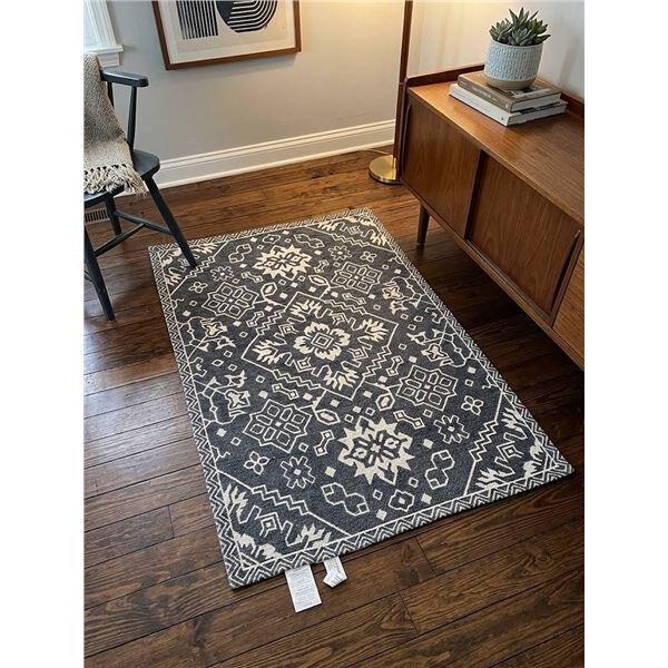Gray and White Patterned Area Rug 30" x 45"