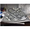 Image 2 : Gray and White Patterned Area Rug 30" x 45"