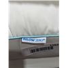 Image 3 : Below Zero Standard Size Pillows, Pair
