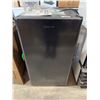 Image 2 : Hisense HRC033A3B Compact Refrigerator