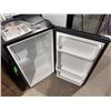 Image 4 : Hisense HRC033A3B Compact Refrigerator