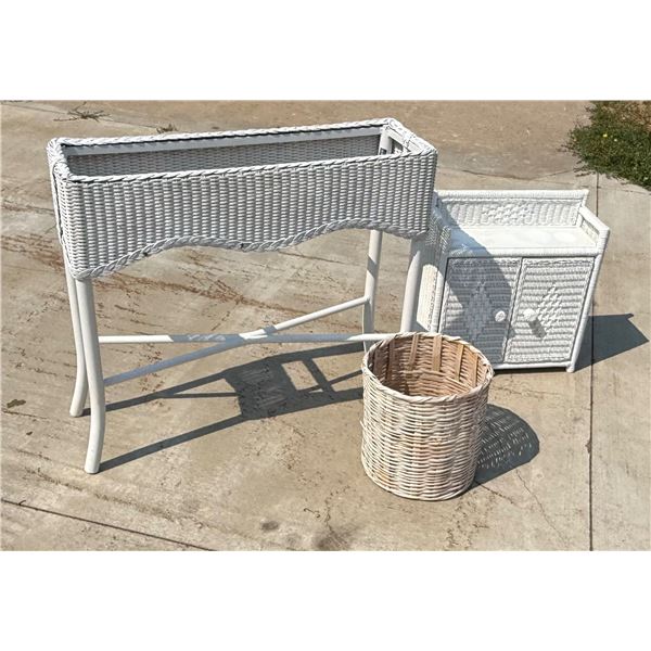 VINTAGE WHITE WICKER, LOT