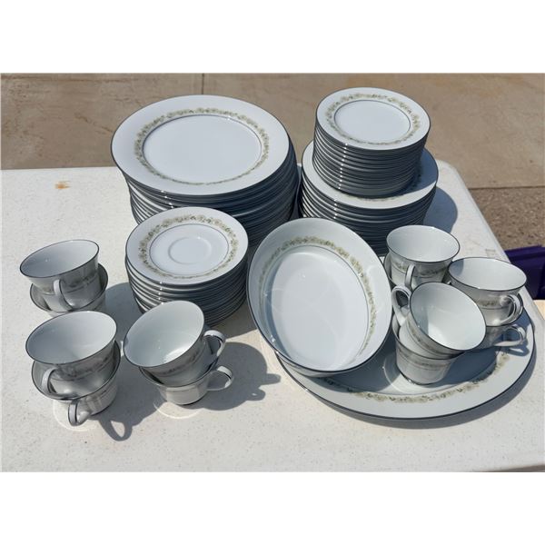 NORITAKE TRILBY (6908) PATTERN FINE CHINA SET