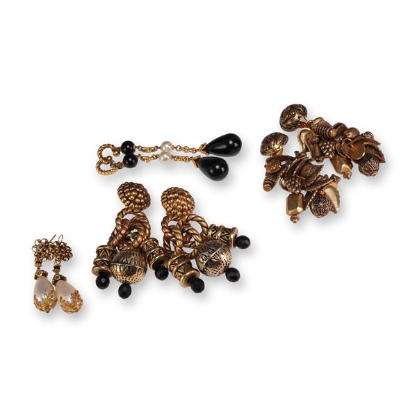 4 Pairs of Vintage Costume Jewelry Earrings in Gold-Tone Metal and Mixed Media