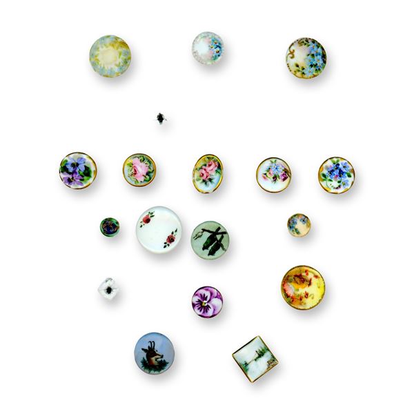 A CARD OF EARLY 20TH CENTURY PORCELAIN BUTTONS
