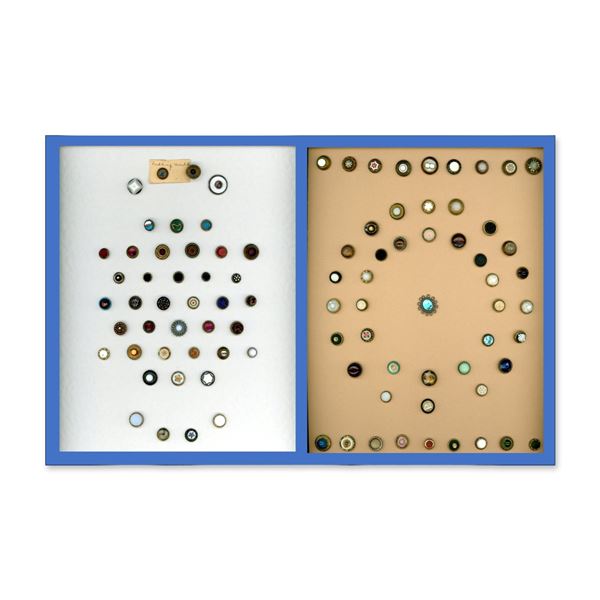 2 CARDS OF DIVISION ONE GLASS IN METAL BUTTONS.