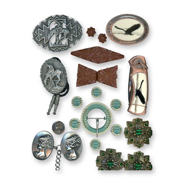 A CARD OF PICTORIAL 1 & 2 PIECE BUCKLES