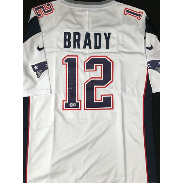 TOM BRADY SIGNED NEW ENGLAND PATRIOTS JERSEY - BECKETT COA