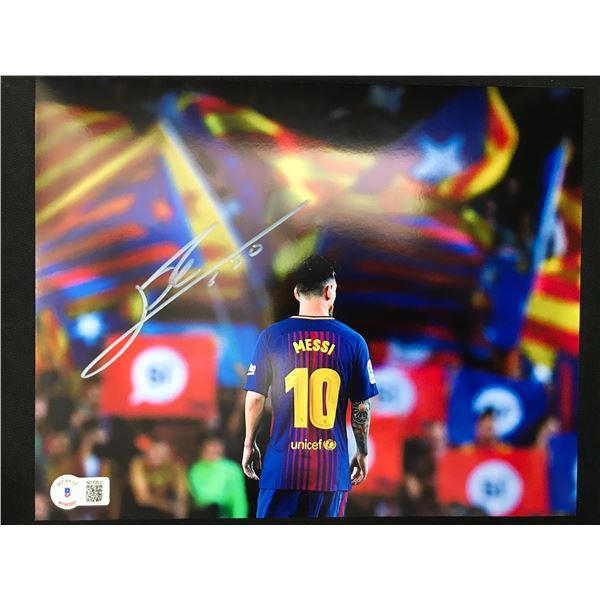 LIONEL MESSI SIGNED 8X10 - BECKETT COA