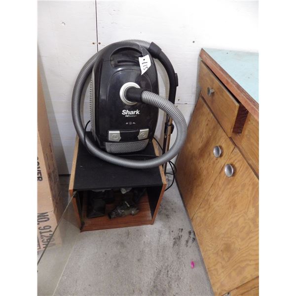 shark petperfect vacuum with cabinet And various attachments