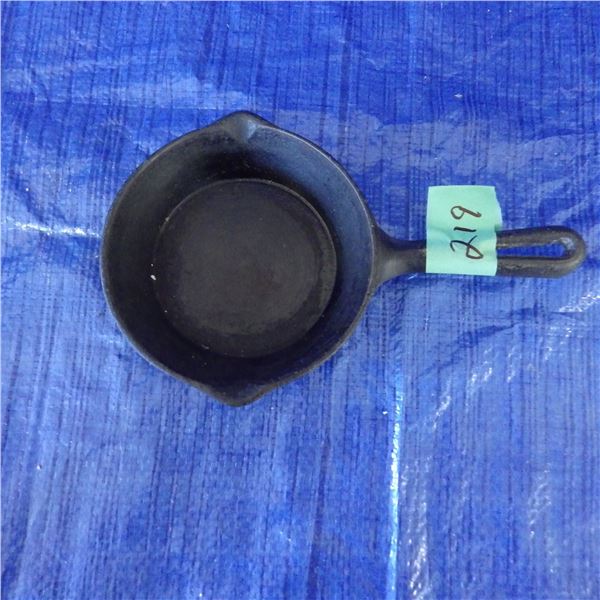 5.5 inch cast iron frying pan