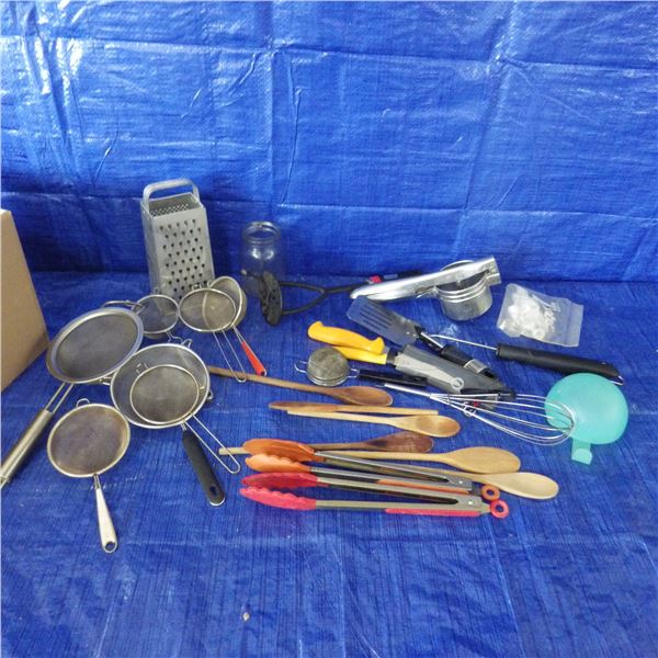 wooden spoons, Strainers, cooking utensils