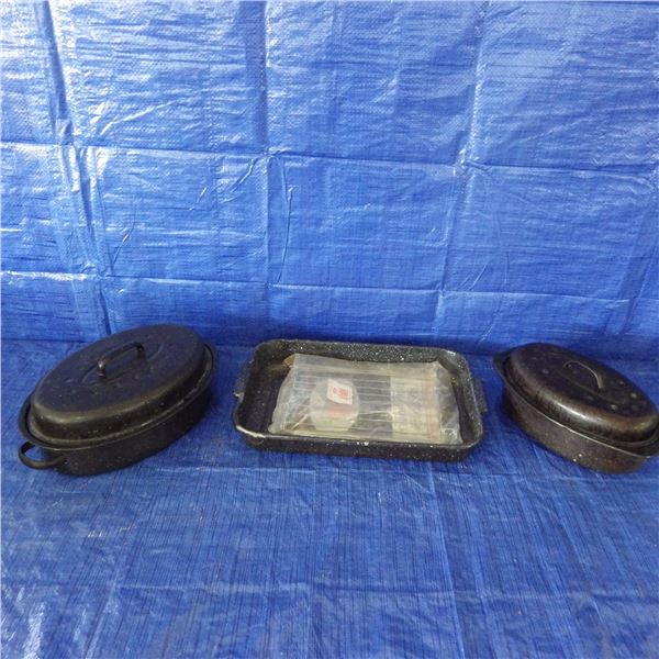 two Oval roasters and baking pan